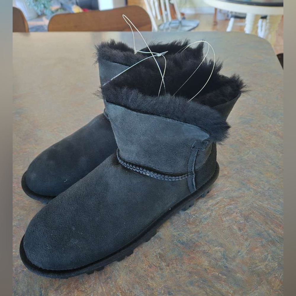Ladies 7 black winter boots